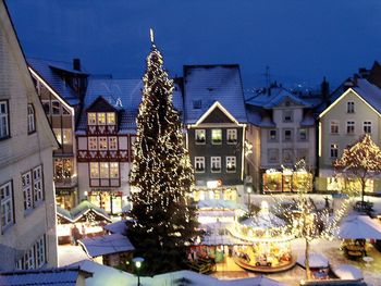 A festival town lit up for Christmas; copyright: Tourist Information Bad Hersfeld e.V. 