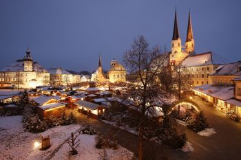 A pretty and romantic Christmas scene; copyright: Wallfahrts- und Verkehrsbro Alttting 