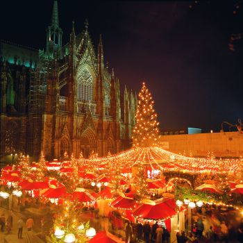 Christmas market outside Cologne Cathedral; copyright: KlnTourismus 