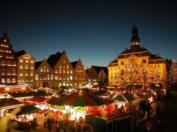 A historical setting for a Christmas market; copyright: Lneburg Marketing GmbH 