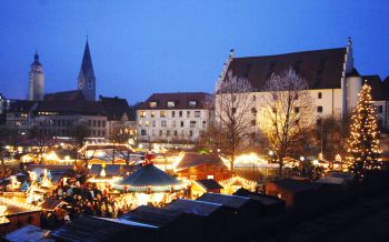 The dazzling Christmas market in Ingolstadt; copyright: Tourist Information Ingolstadt / U. Rssle      