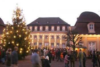 Christmas market in the spa gardens; copyright: Historische Kuranlagen und Goethe-Theater Bad Lauchstdt GmbH 