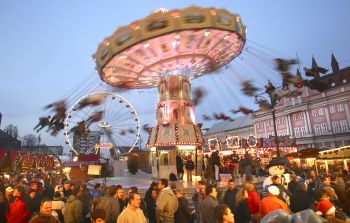 Festive fairground rides in Rostock; copyright: Tourismuszentrale Rostock & Warnemnde 
