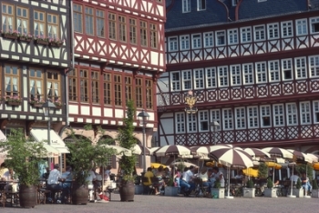 Street Cafe at Rmerberg Square in Frankfurt, Copyright GNTO