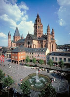 Mainz cathedral and market square